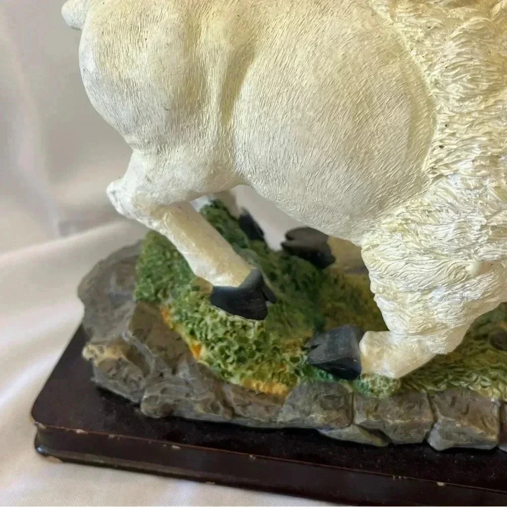 Vintage Number One Collection Fighting Bison Resin Statue - Picture 5 of 6